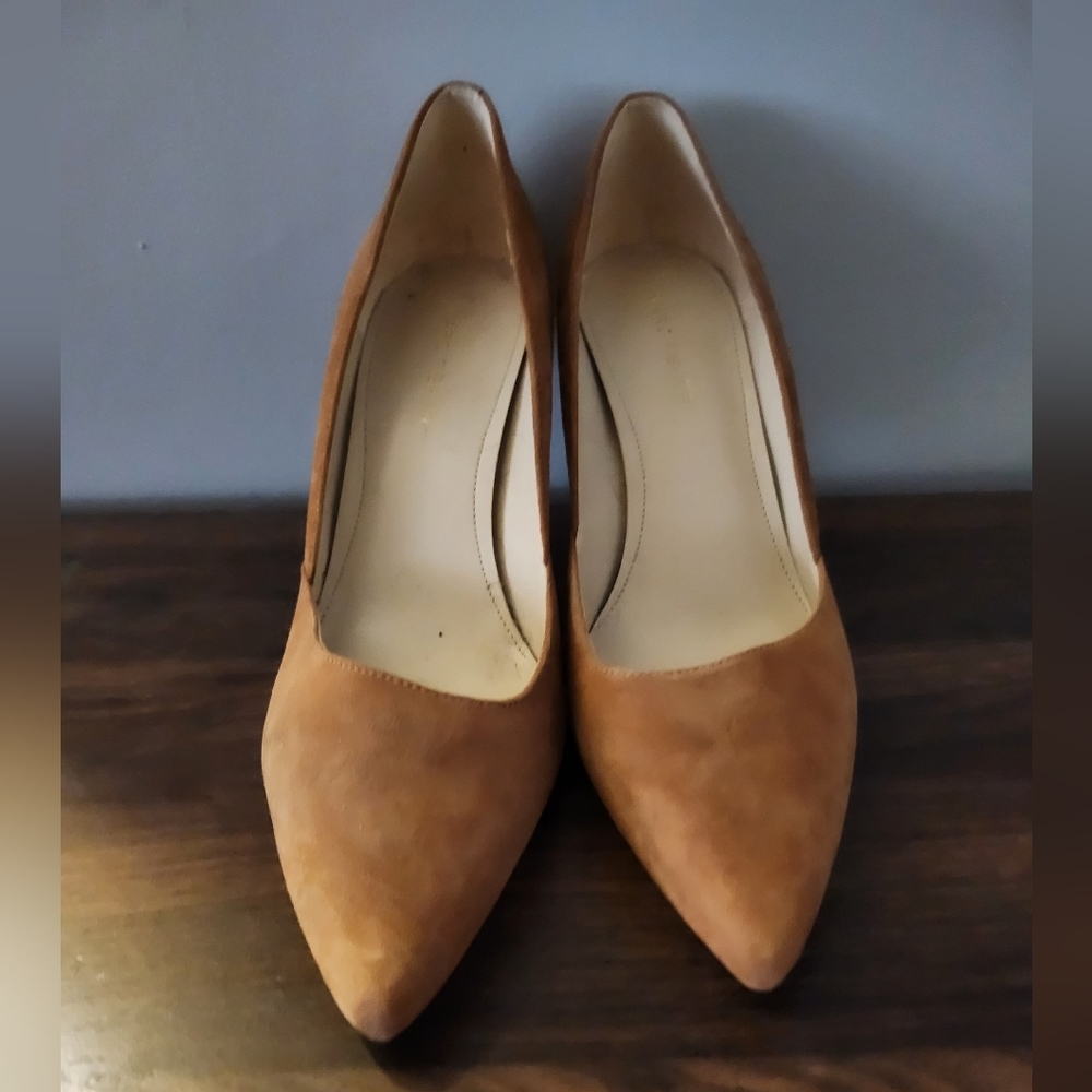 NWT Size 8 Tan Suede Marc Fisher Heels